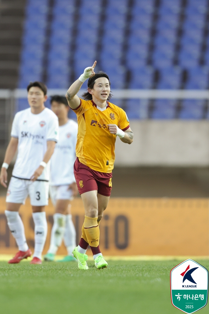 [K리그1 현장리뷰]'정효 매직 미쳤다!' 광주, 제주전 '전반 졸전→후…