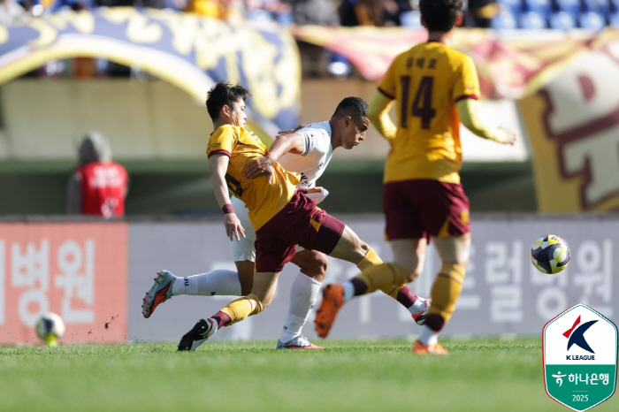 [K리그1 현장리뷰]'정효 매직 미쳤다!' 광주, 제주전 '전반 졸전→후…