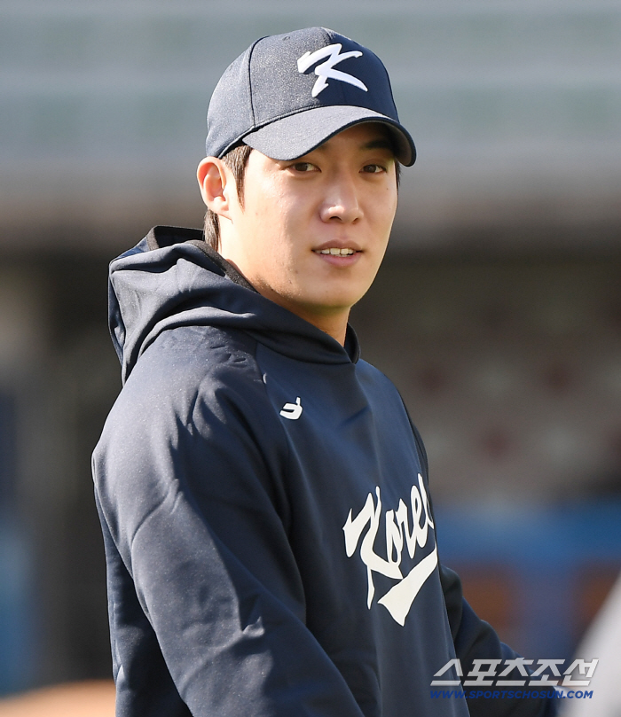 "말이 안된다. 난 팔이 안올라가던데..." 같은 선발이라 더 충격. 원태인이 4650억원 투수에게 "가성비 좋다"고 한 이유[고양 인터뷰]