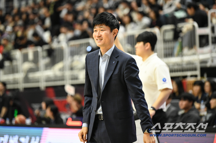 [현장인터뷰] 너무 절실했던 '절벽론'. 가스공사 강 혁 감독 "더 밀리면, 절벽에서 떨어져 죽을 수도 있다" 가스공사 투지 깨운 한 마디.