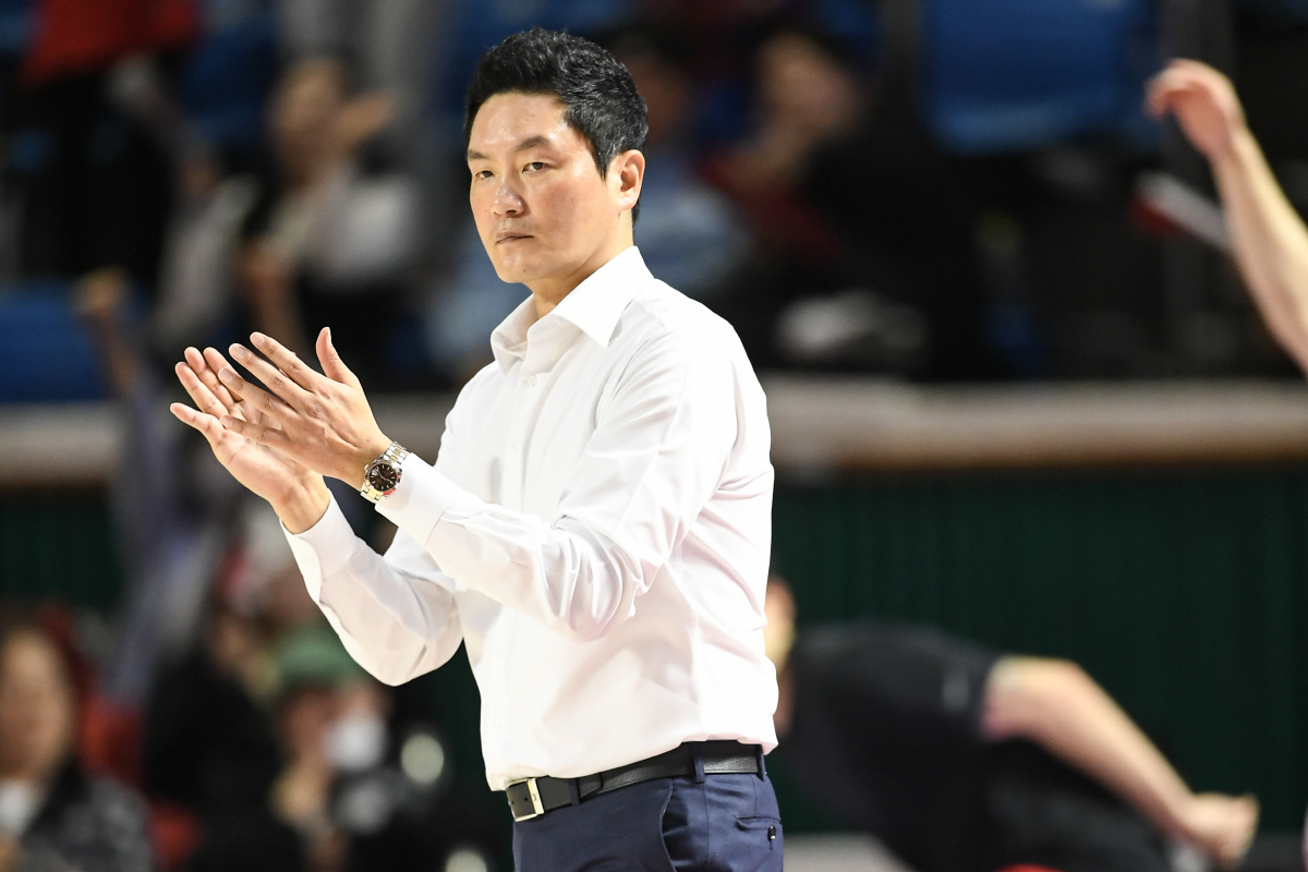 [현장인터뷰]'7위' 전희철 "리바운드 싸움 매우 중요하다" vs '2위…