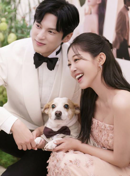 [종합] '10년 열애' 김가은♥윤선우, 결혼 소감…"인생에 이렇게 행복…