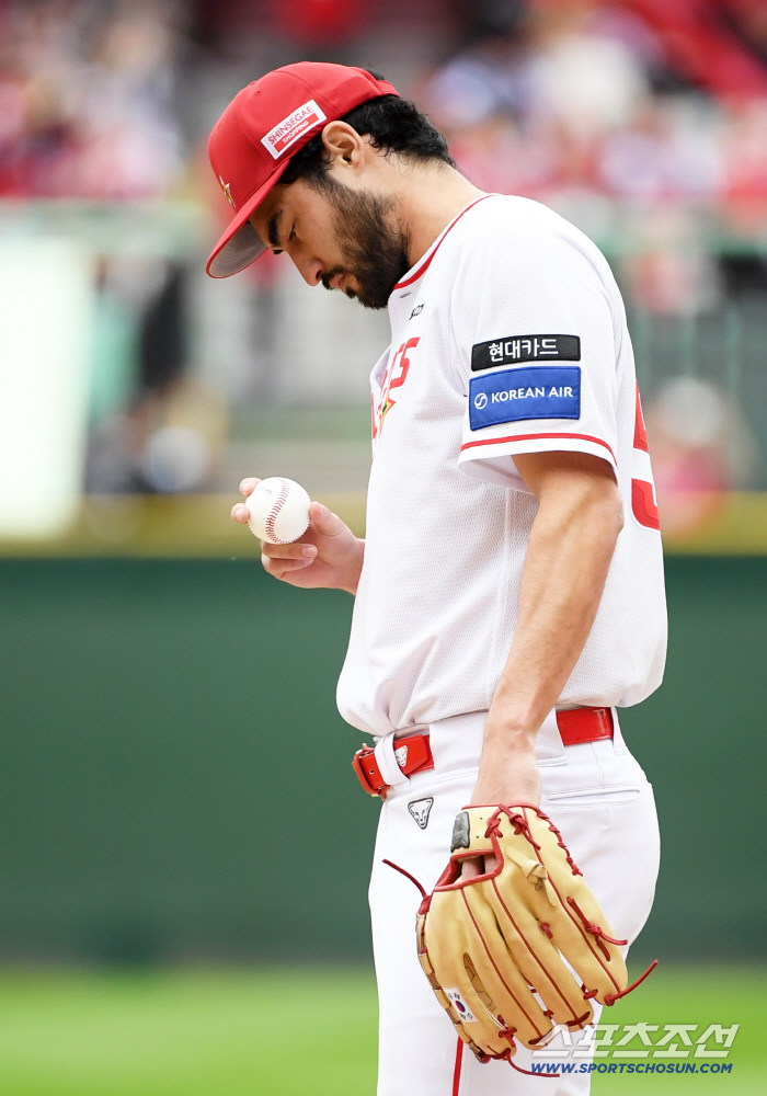 "무조건 1선발이다. 이런 투수 절대 없다" 그런데 재계약이 고민된다…대체 왜?