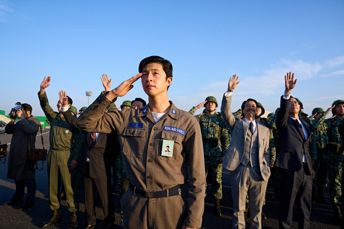 [SC인터뷰] "퉁명스럽던 설경구의 극찬이라니"…변성현 감독이 들은 최고의 '굿뉴스'는(종합)