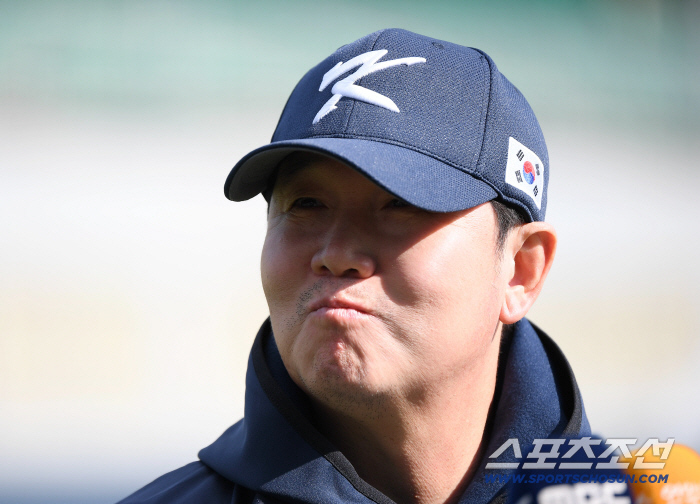 "마음의 짐을 덜어낼 수 있게..." 류지현과 국대는 김서현의 눈물을 닦아줄 수 있을까[고양 코멘트]