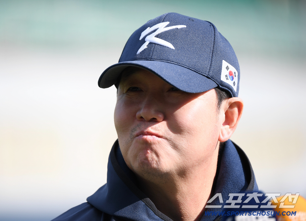 "마음의 짐을 덜어낼 수 있게..." 류지현과 국대는 김서현의 눈물을 닦…