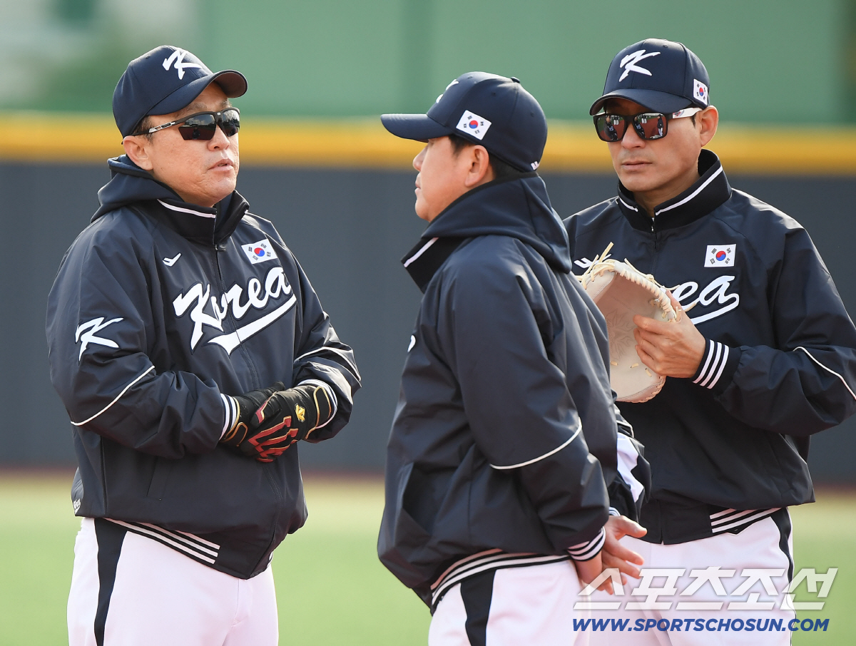 "마음의 짐을 덜어낼 수 있게..." 류지현과 국대는 김서현의 눈물을 닦…