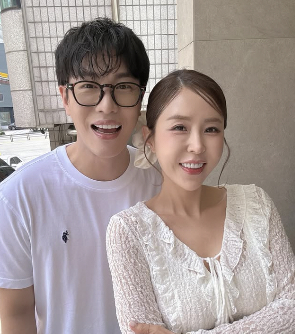 신지, '♥문원과 내년 결혼' 앞두고 겹경사..코요태·온가족 총출동한 고…