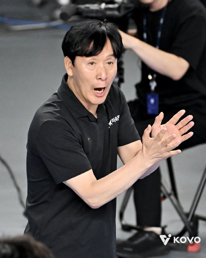 "왜 한국만 이런 식인가" 또 터진 오심 논란, V리그 열기에 '찬물' 될라…3년전과는 달라? 왜 블랑 감독은 분노했을까 [천안시선]