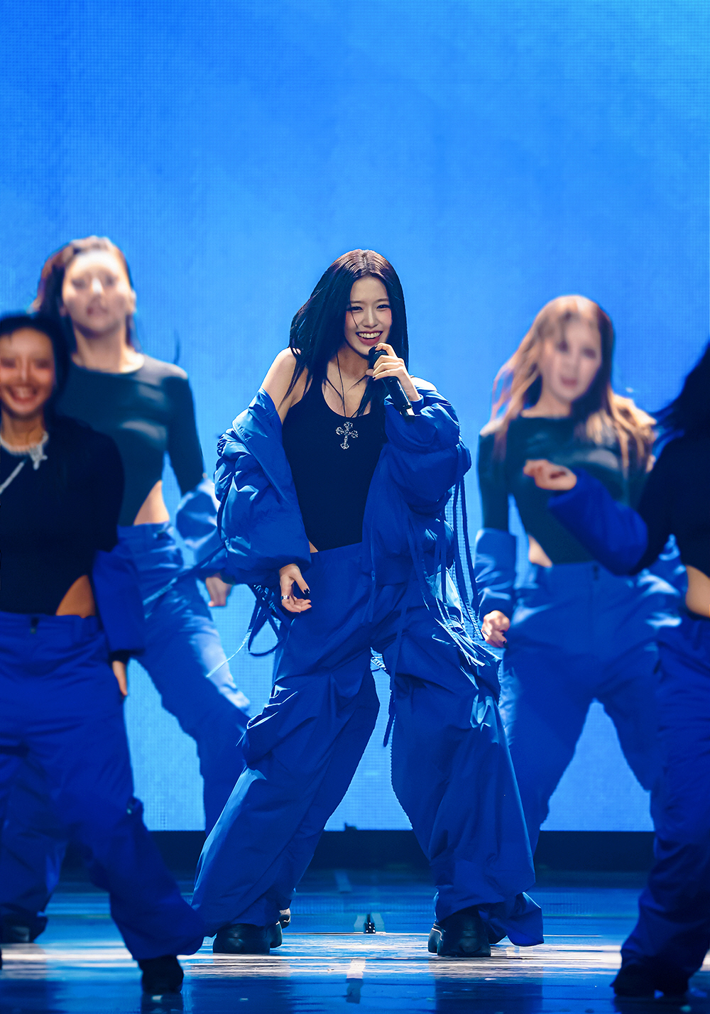 아이브, 실력으로 입증한 이름값…2만 8천팬 홀린 두번째 월드투어[종합]