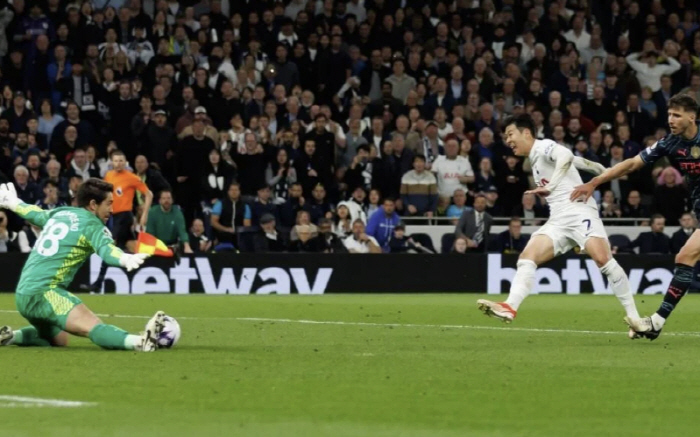 '英 BBC도 환호' 손흥민도 사람인데...SON 1대1 미스 '충격 저…