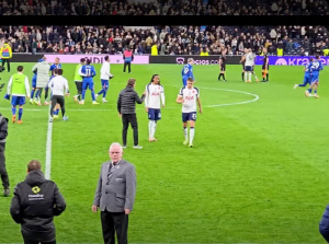 토트넘 리더십 붕괴 '충격'→손흥민 주장, 상상도 못해…판 더 펜 스펜스의 일탈, '투명 인간' 프랭크의 굴욕