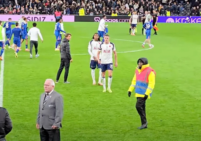 토트넘 리더십 붕괴 '충격'→손흥민 주장, 상상도 못해…판 더 펜+스펜스…