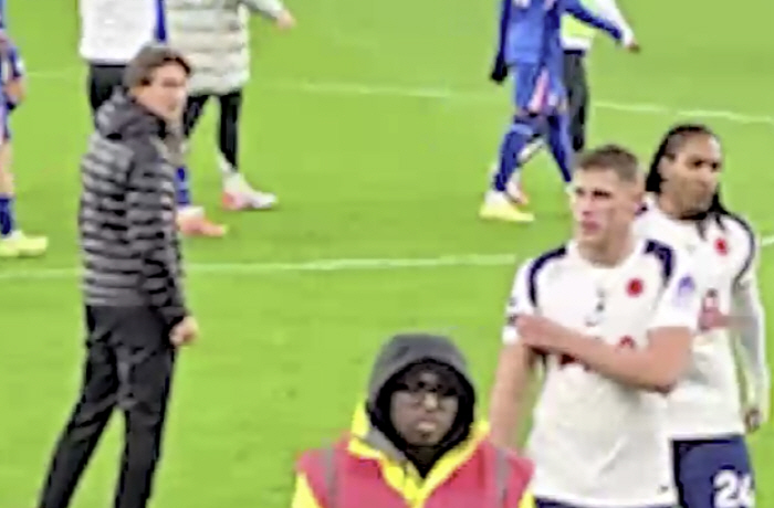 英 단독 보도! '선수들이 악수 무시' SON 없는 위기의 프랭크, 이미…