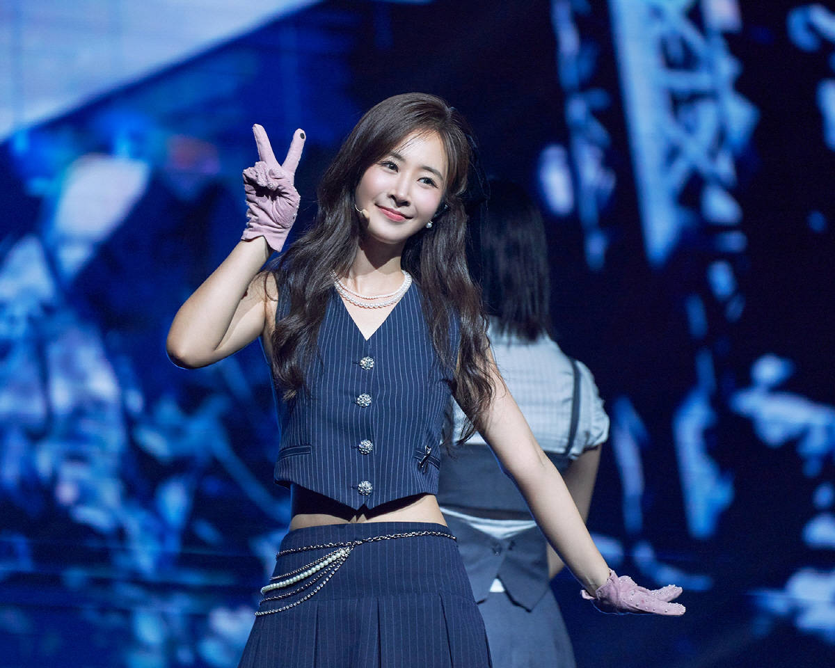 권유리, 세 번째 팬미팅 투어 '유리버스' 힘찬 출발…역시 팬♥ 1등 맞…