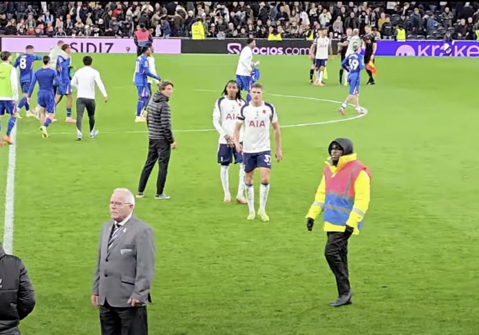 손흥민 주장이면  다 박살냈다, 토트넘 충격 감독+코치 무시 사태...막장 주장단 심각 논란