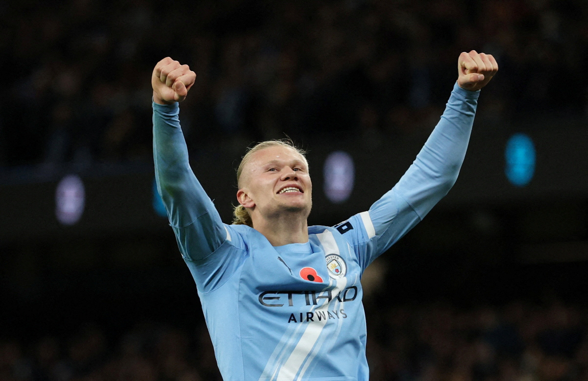 '골골골골골골' 이 괴물은 축구에 미쳐있다...'13경기 17골' 미친 …