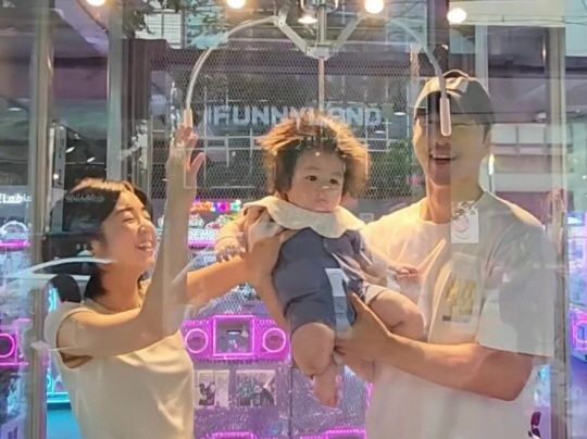 심형탁♥사야 子 하루, 인형뽑기 기계 속 포착..진짜 인형인 줄