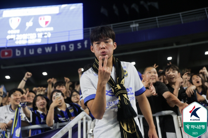 윤정환 감독의 '2025년 히트상품' 박승호, K리그2 영플레이어상 1순…