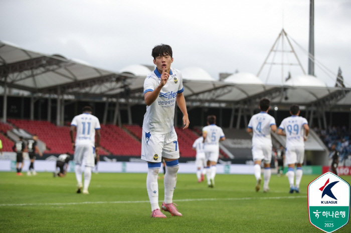 윤정환 감독의 '2025년 히트상품' 박승호, K리그2 영플레이어상 1순…