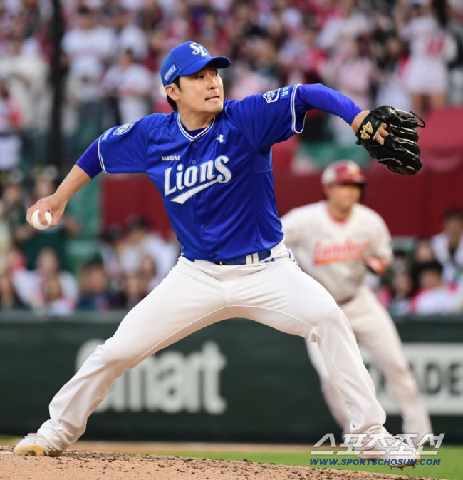 '123SV-87HLD' 특급 불펜, 현역 마침표 찍는다…아내의 축하 "…