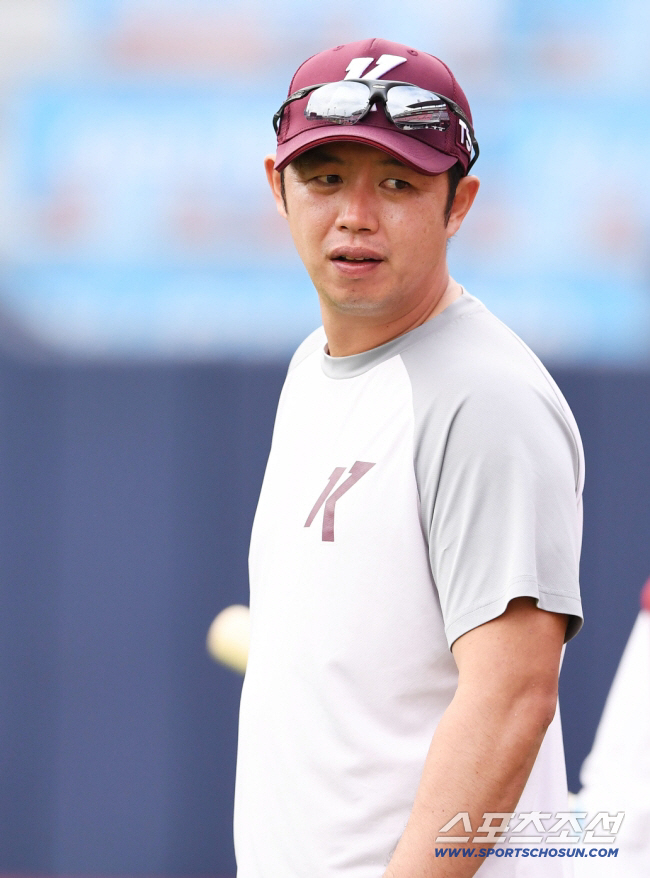 '개밥' 악질 훈련이라고? 그 코치 돌아오고 감독 됐다...'안우진 부상…