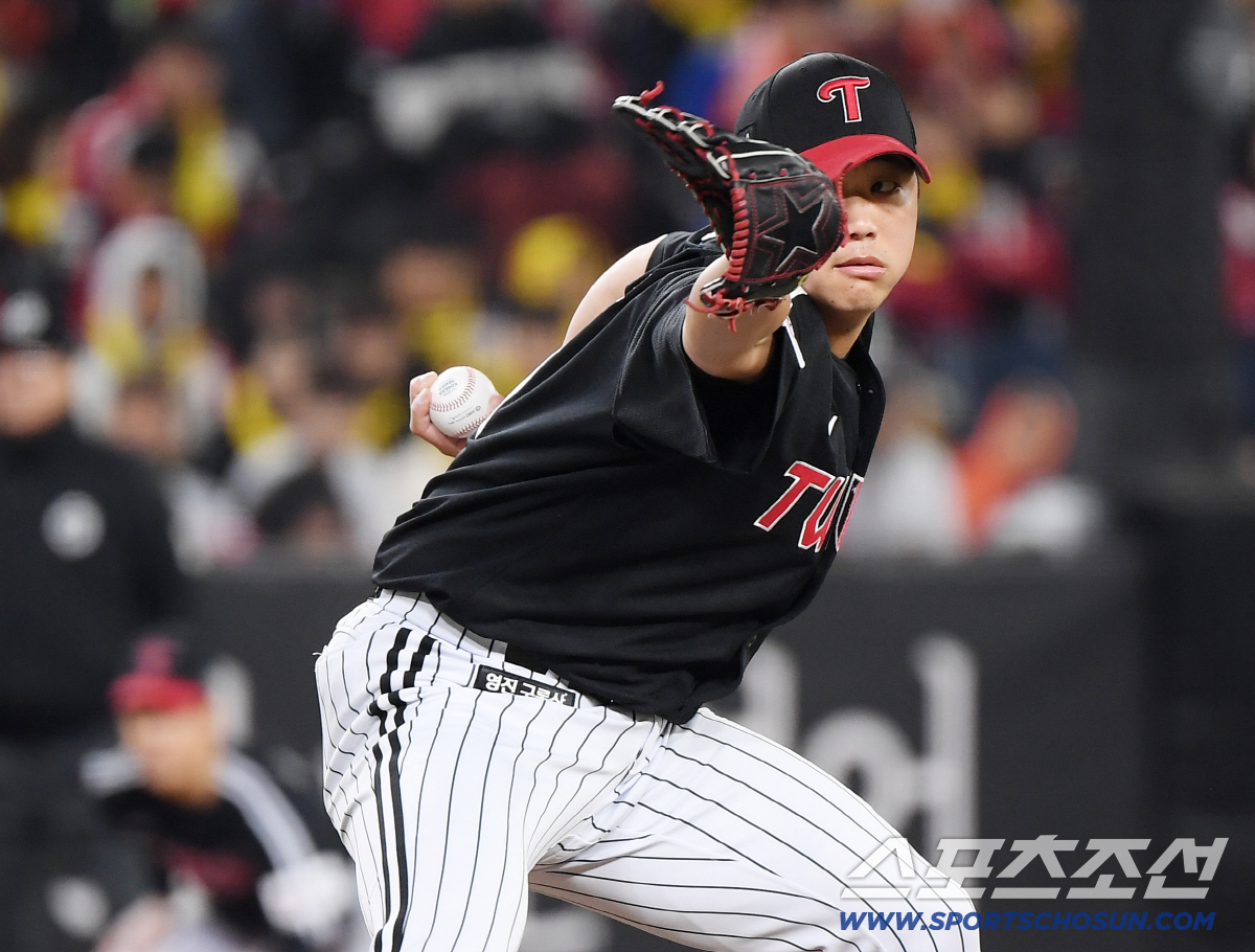 FA 38억 먹튀? → KS 무실점 했잖아. 미친 유관력의 사나이. 그래…