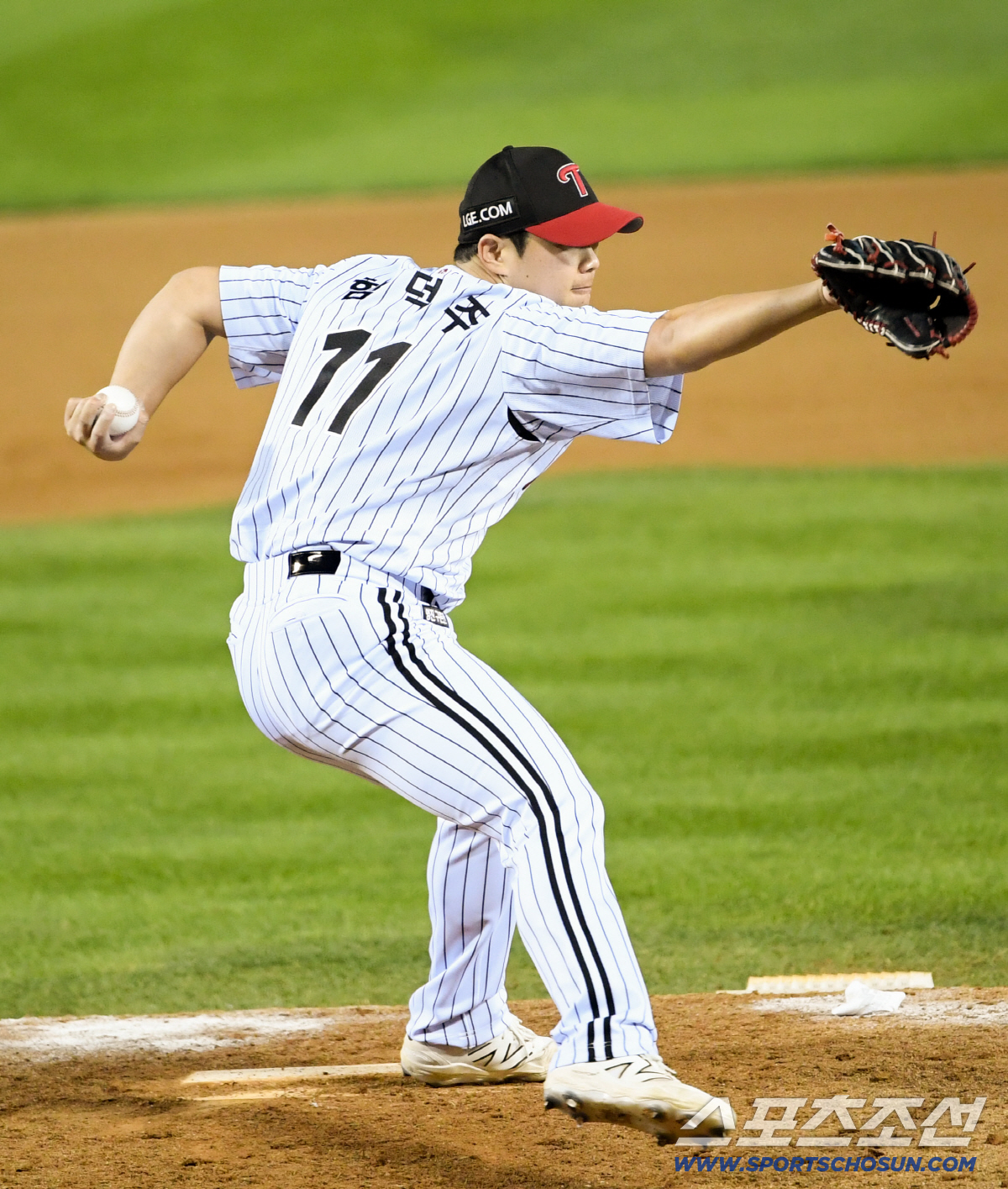 FA 38억 먹튀? → KS 무실점 했잖아. 미친 유관력의 사나이. 그래…