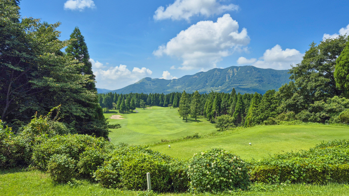 팬데믹 이후 여전히 비싼 그린피, 성지로 떠오른 日 원정 골프 붐, 쇼골프, 日 규슈 지역 골프 리조트 두번째 인수