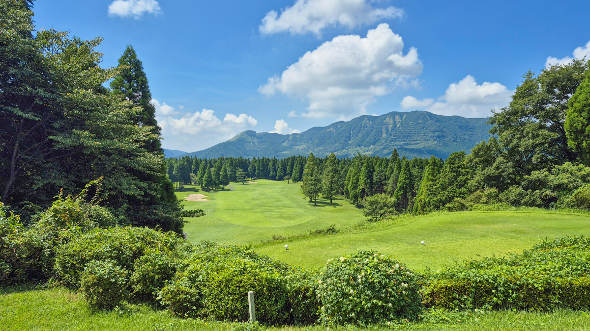 팬데믹 이후 여전히 비싼 그린피, 성지로 떠오른 日 원정 골프 붐, 쇼골…