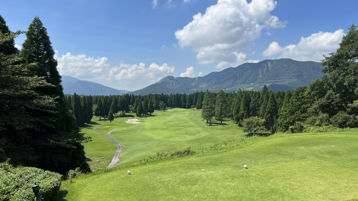 팬데믹 이후 여전히 비싼 그린피, 성지로 떠오른 日 원정 골프 붐, 쇼골…
