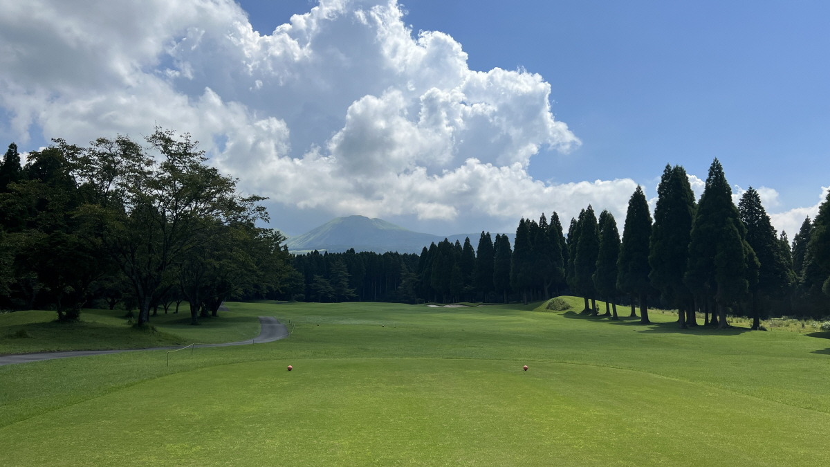팬데믹 이후 여전히 비싼 그린피, 성지로 떠오른 日 원정 골프 붐, 쇼골…