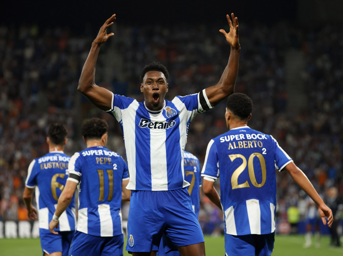 '27골 폭발' 믿고 쓰는 프리메이라산 ST, 첼시-토트넘이 노린다...…