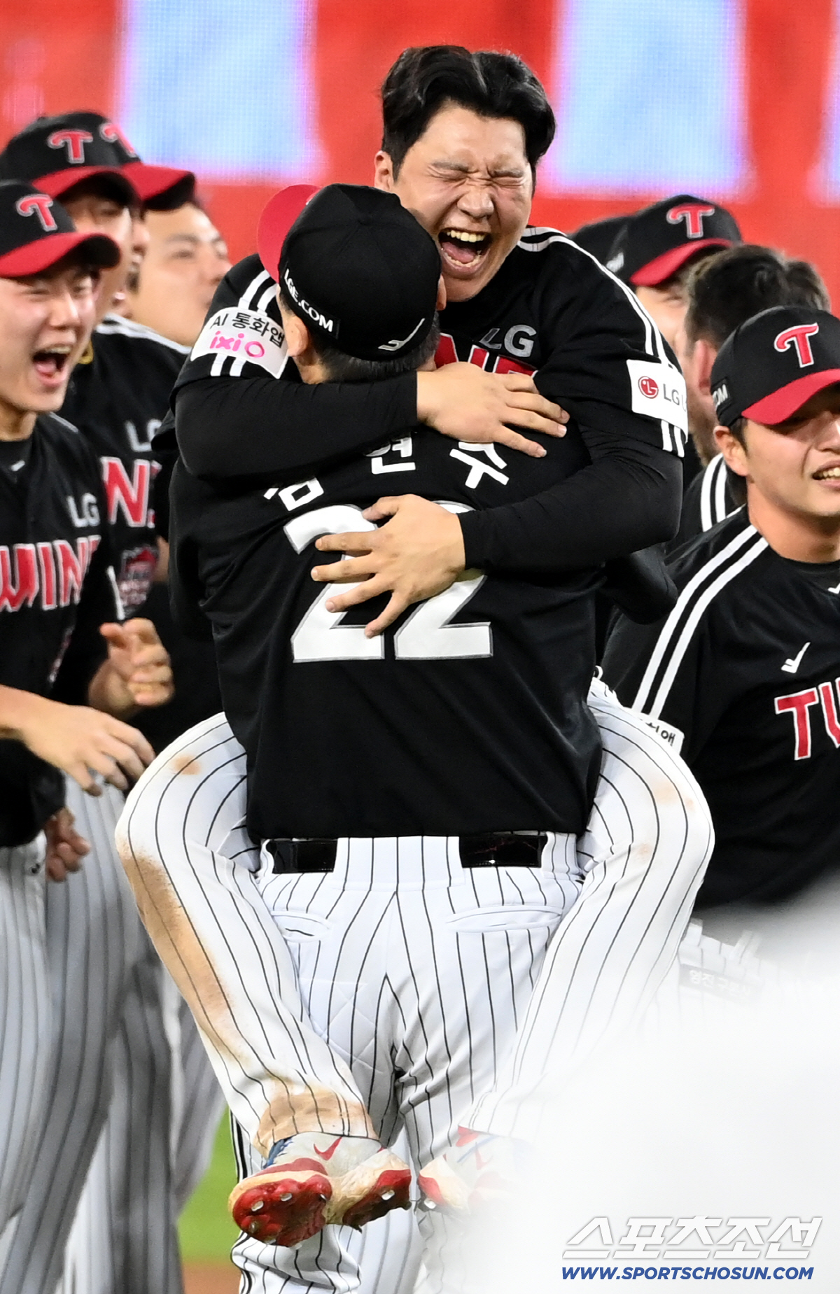 '형이 있어 든든했다' 후배들이 끌어안은 '맏형' 김현수, 마지막까지 빛…