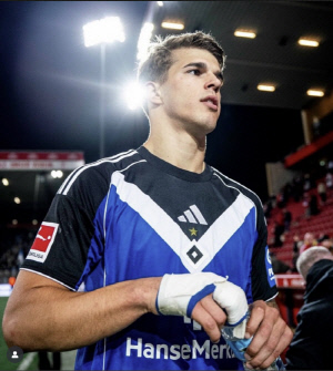 [오피셜] 토트넘 초대형 월클 재능 탄생...193cm 18살 괴물, 분데스 이달의 유망주상 싹쓸이