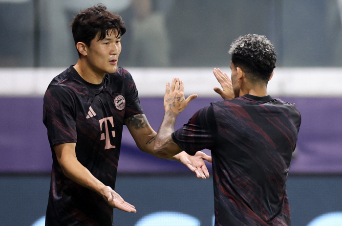 "김민재 유니폼 당장 불태우자" 나폴리 분노의 화형식, 또 다시 일어날까..."KIM 스승이 영입 원해" 하필 라이벌 구단 이적설