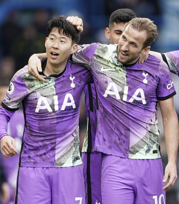 손흥민 없는데, 너까지? 토트넘 팬 통곡할 소식..."케인, 바르셀로나 …