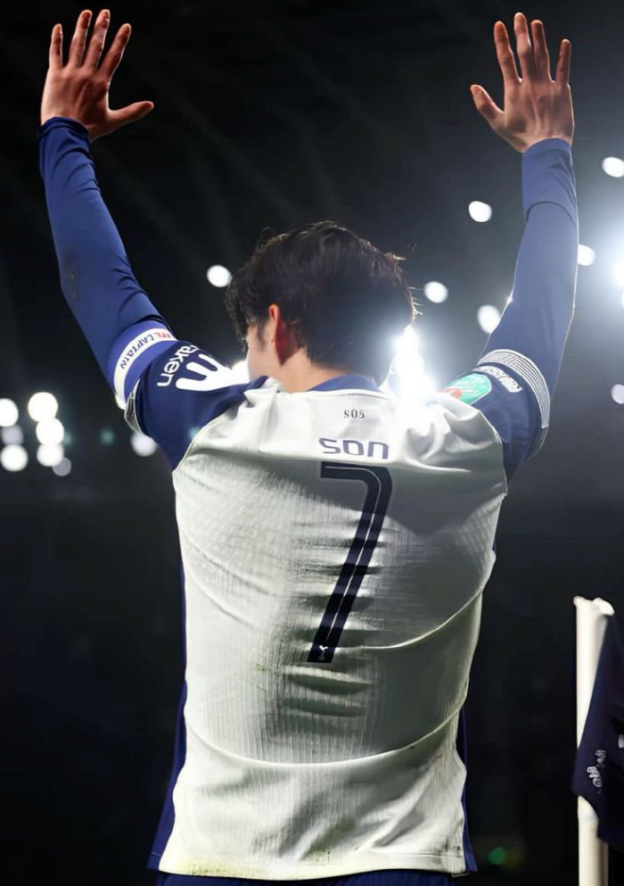 英 단독 보도! '손흥민 주장일 땐 가당치도 않던 일'→"나라면 벌금 물…