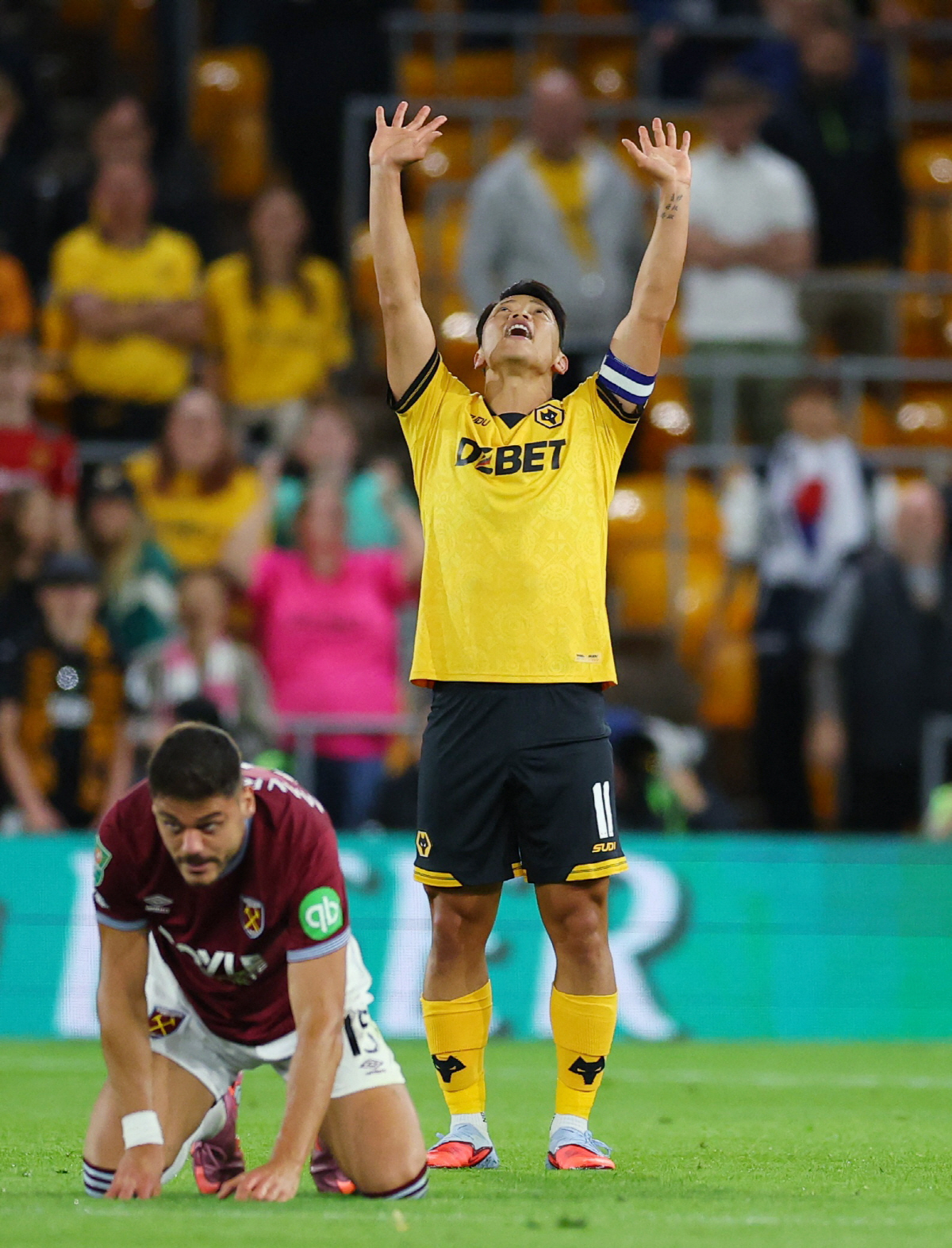 '英 BBC도 인정' 황희찬 구세주 온다! '방출 후보' 취급 감독 경질…