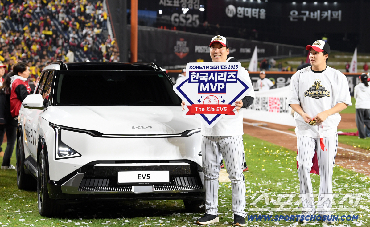 오지환에 이어 김현수도 1억원 상당 롤렉스 시계 받는다. FA 이적 못하…