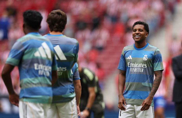 英 단독 보도! 토트넘 초대박, 드디어 손흥민 빈자리 채운다! "SON 후계자 진짜 7번" 데려올 기회 "EPL 이적 고려 중"