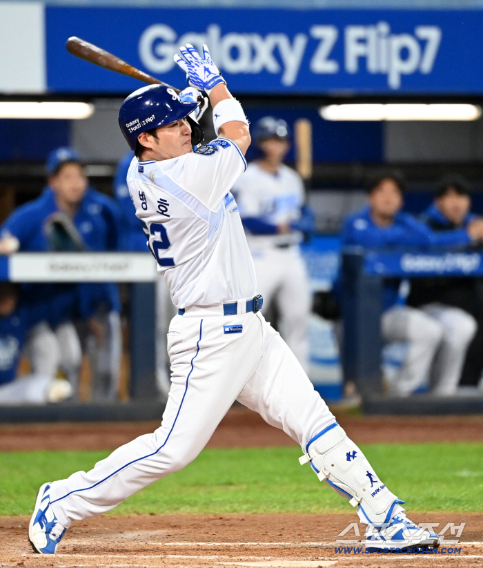 '역사상 최초 4년 연속 → 홈런왕만 6번' 끝내 우승 트로피는 한번도 못들고 떠났다