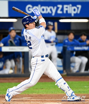 '역사상 최초 4년 연속 → 홈런왕만 6번' 끝내 우승 트로피는 한번도 못들고 떠났다