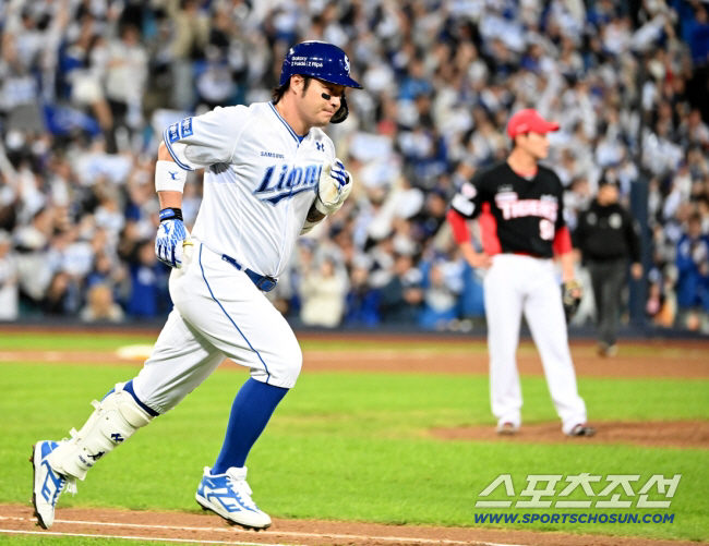 '역사상 최초 4년 연속 → 홈런왕만 6번' 끝내 우승 트로피는 한번도 …