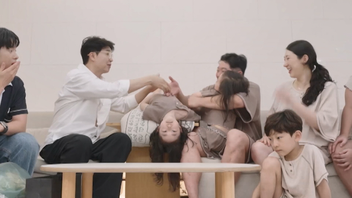 '김다예♥'박수홍, 벌써 둘째 준비하나…다섯 아이 자연임신父 손 '덥석'…