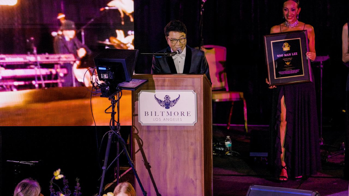 이수만, '2025 亞명예의전당' 헌액…AP "30간 한번도 비전을 꺾지…