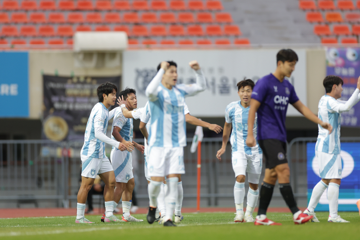 'ACLE 등록→이동경 장착' 울산, 日 고베와 ACLE 1, 2위 한일…