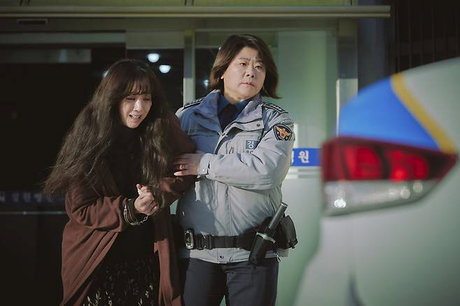 [SC인터뷰] "김연경도 보고 '꺅' 소리 질러"…'하얀 차' 정려원, …