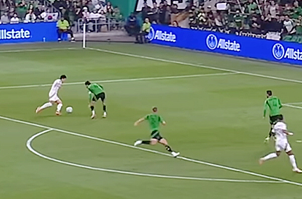 "MLS 수비수들, 손흥민표 스텝오버는 처음이지?" SON 헛다리에 '추…