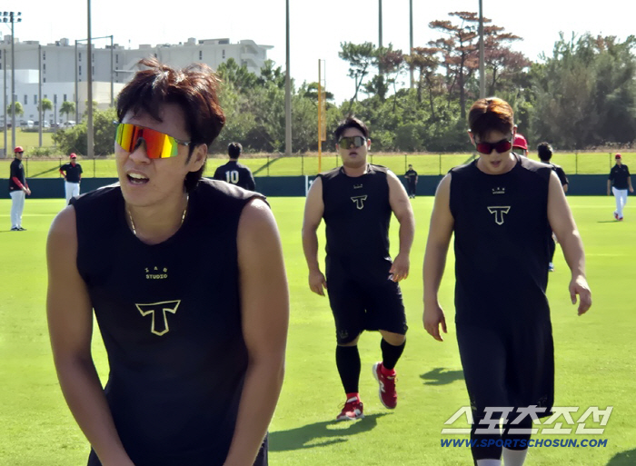 "토할 것 같아요"…'지옥' 8km 뛰고 6㎞ 더, KIA 日 코치의 강…